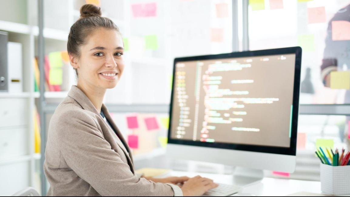 "Crafting a Winning Tech Resume: Expert Tips from Professional CV Writers" for the UAE